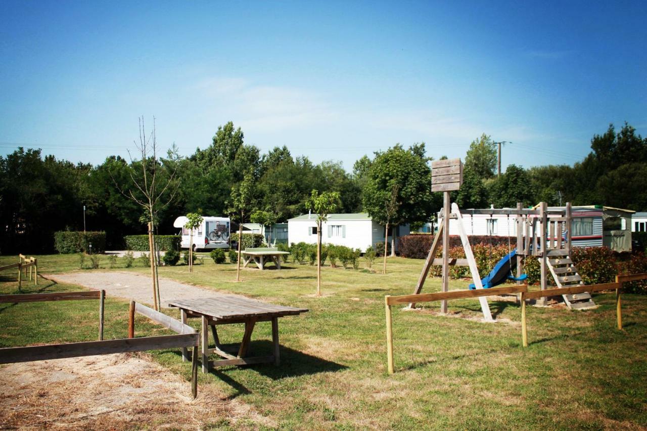 Camping Au Pre De L'Etang Sainte-Foy  Exterior photo